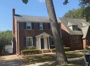 423 Moran Rd, Grosse Pointe Farms, MI 48236