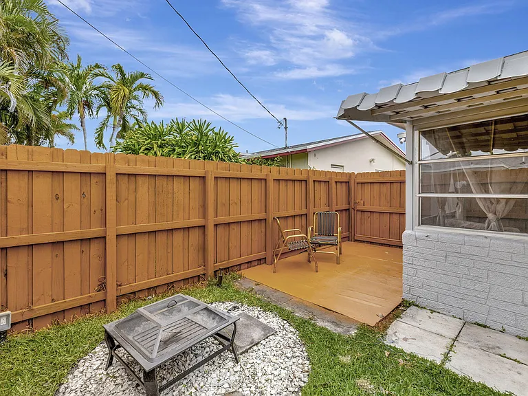 4901 NW 27th Way — Photo 20