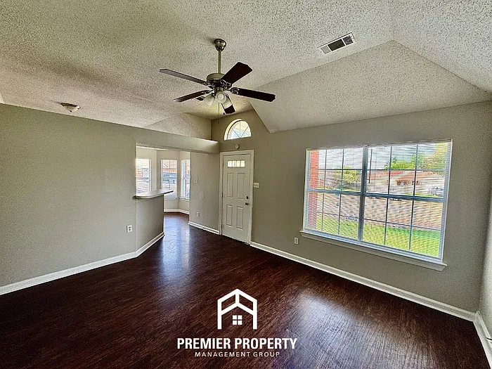 5340 Village Oak Cv — Photo 4