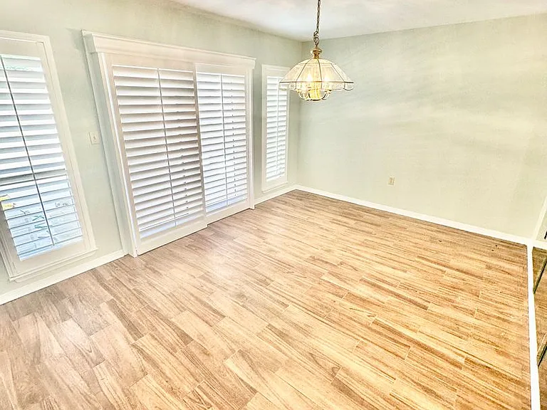 937 Holbrook Cir — Photo 14