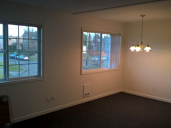 3rd image of 802 N Oakes St APT 1