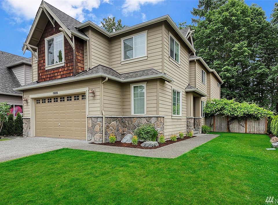 Looking for lots of space? This home in Monticello Estates has a room for everyone!