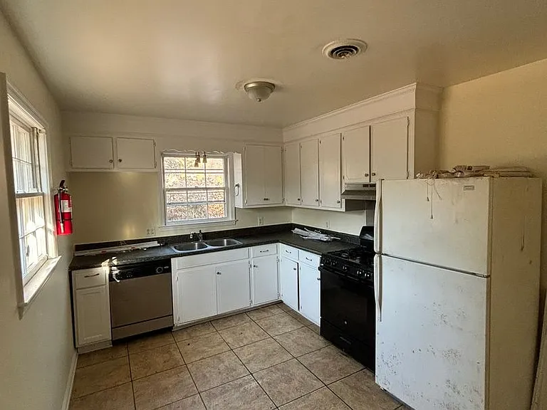 209 Mayfair Dr — Photo 12