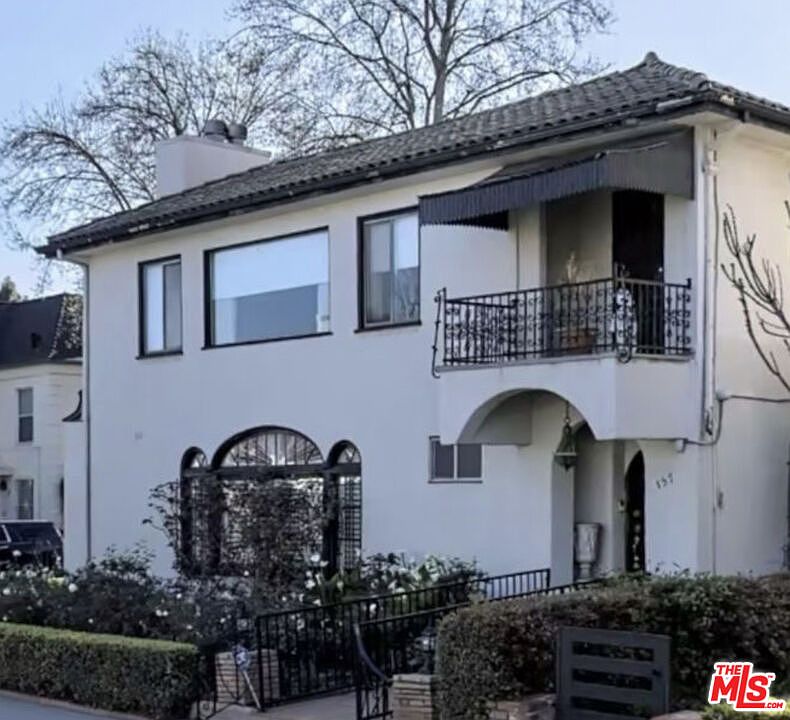 1st image of 157 S Elm Dr