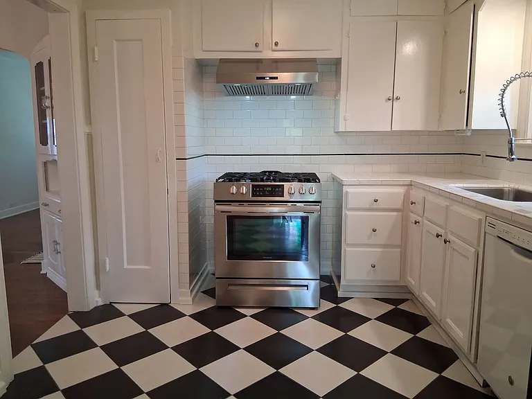 315 W Ridgewood Ct — Photo 11