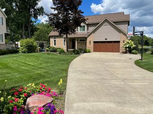 3532 Lexington Dr, Waterford, MI 48328