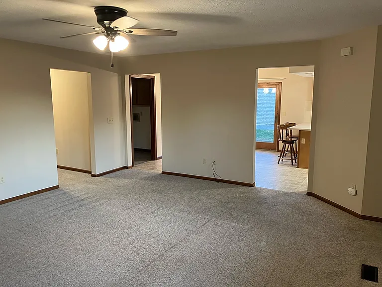 291 Woodlawn Dr — Photo 6