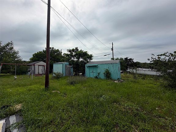 3rd image of 526 Scott Way