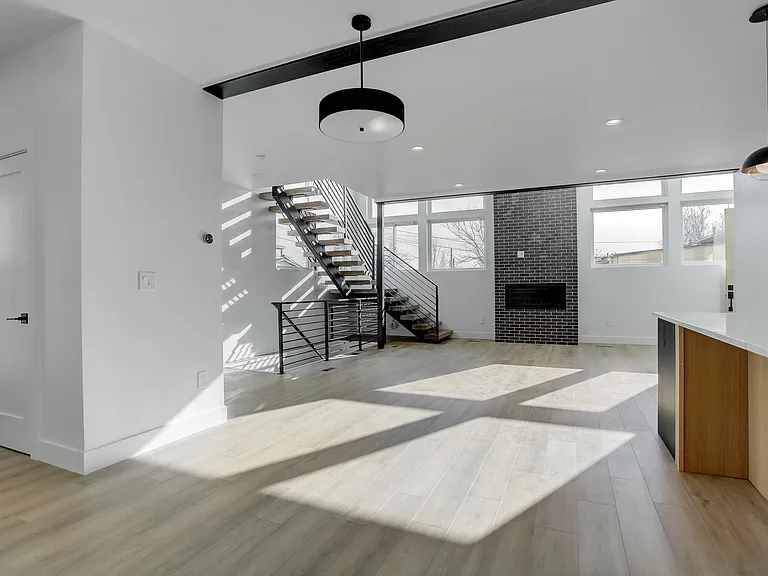 980 Utica St — Photo 4