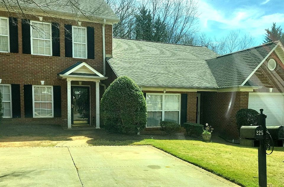 2nd image of 225 Rexford Dr