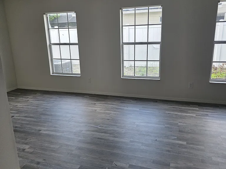 Lilac Rd — Photo 10