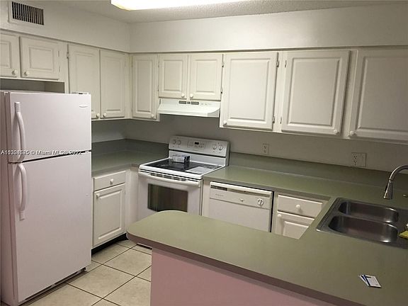2nd image of 4431 Treehouse Ln #H28
