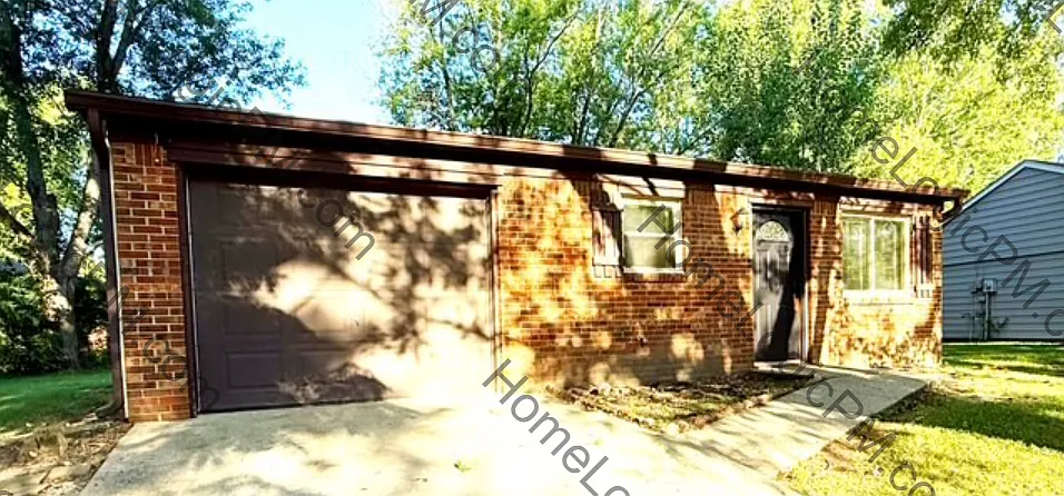 3 bed, 1.0 bath, 1154 sqft, $1,325 — Photo 1