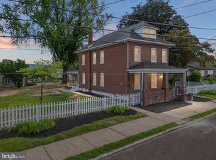 514 W Race St, Stowe, PA 19464