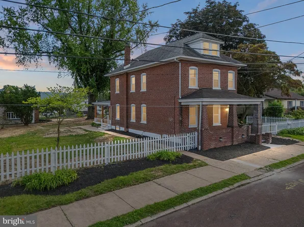 514 W Race St, Stowe, PA 19464