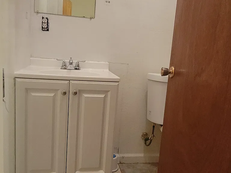 516 Acacia Ave — Photo 2