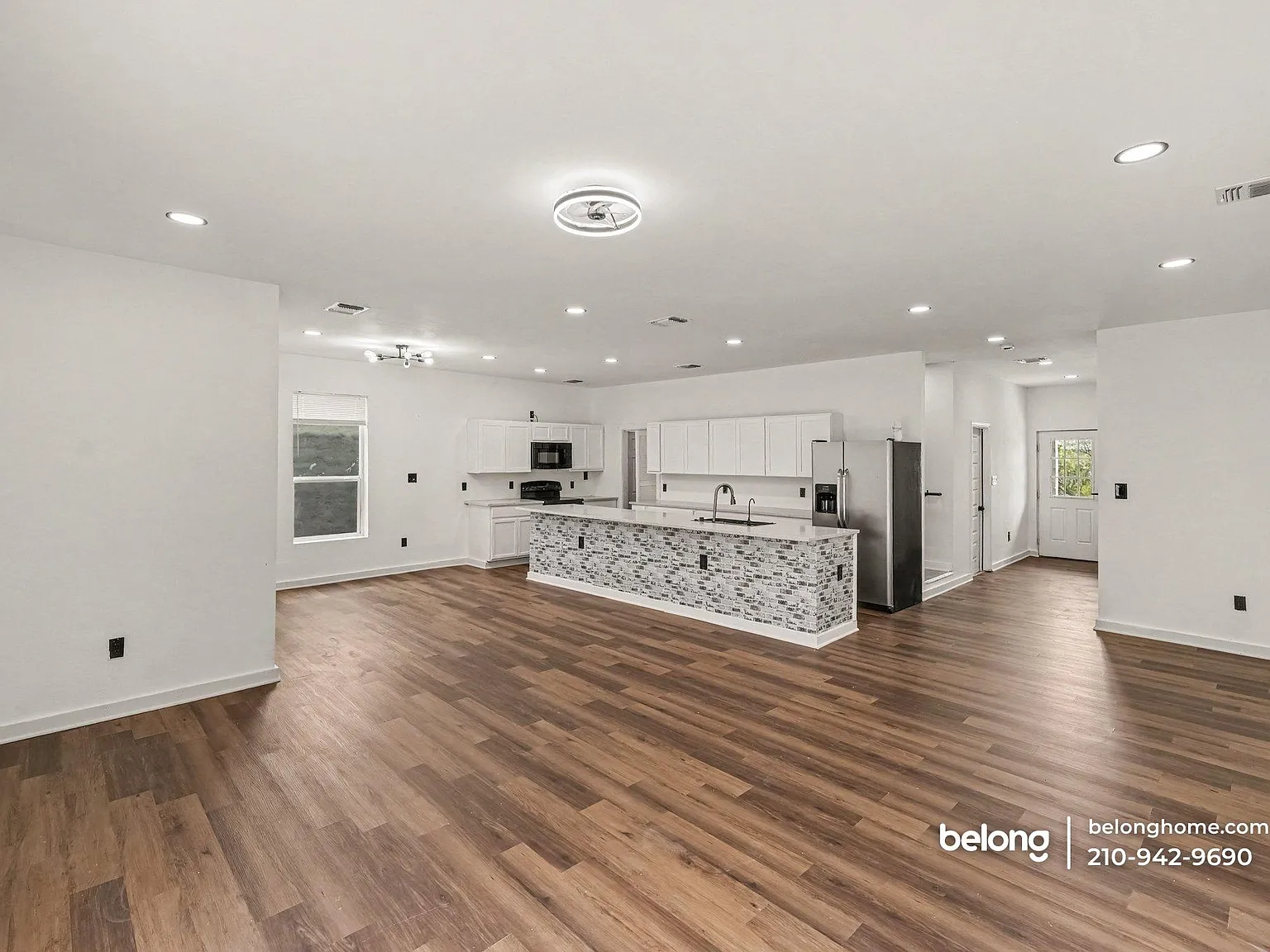 4 bed, 3.5 bath, 2400 sqft, $1,975 — Photo 4