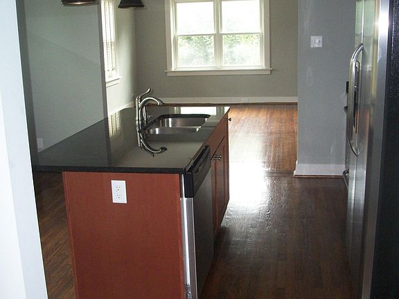 3rd image of 3255 Ivanhoe Ave APT 2S