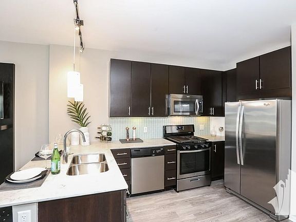 5th image of 127 N Desplaines St #1816
