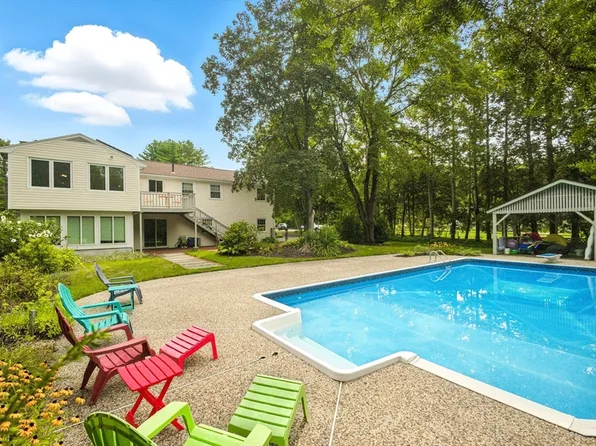 5 Brookside Cir, Acton, MA 01720