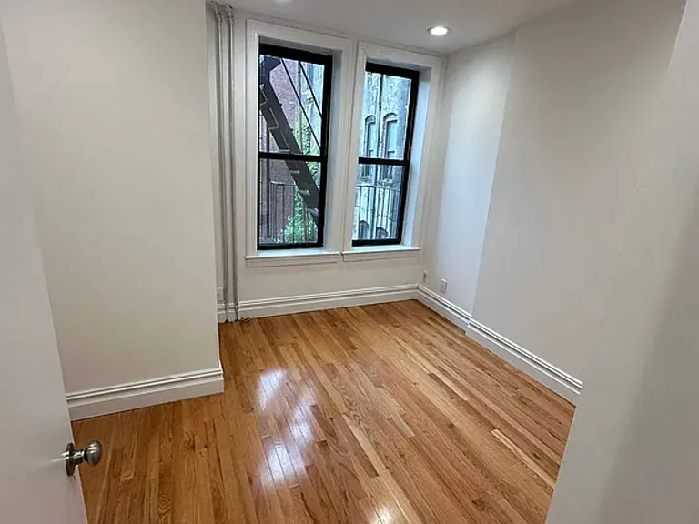 493 7th Ave #2R — Photo 2