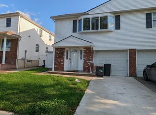 75 Middle Loop Rd, Staten Island, NY 10308