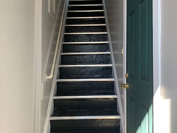 3rd image of 1139 W Grand Ave APT 2