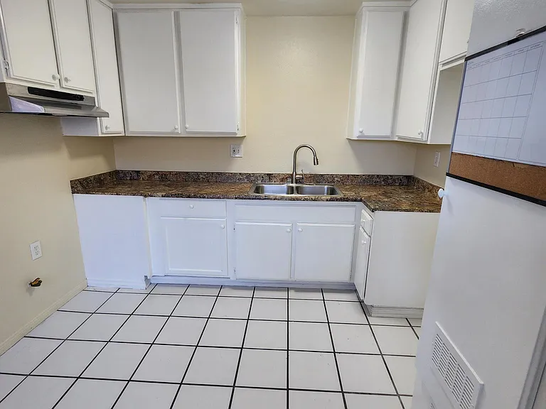 745 S Lark Ellen Ave — Photo 9