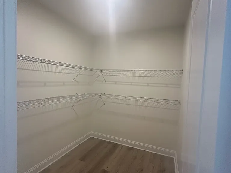 645 Glensford Dr — Photo 10