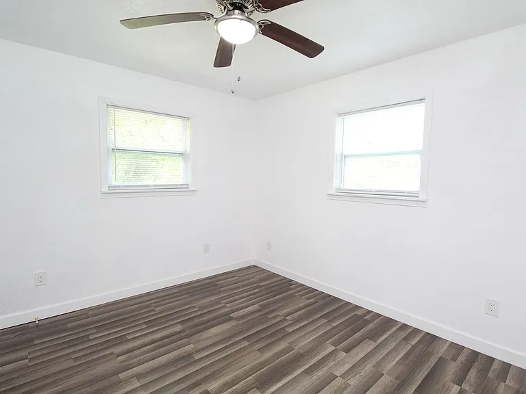 6037 Syrcle Ave — Photo 14