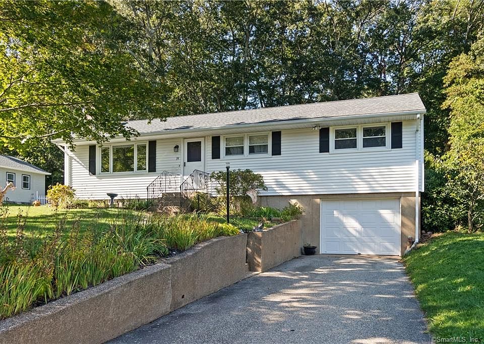 1st image of 39 Bush Hill Dr
