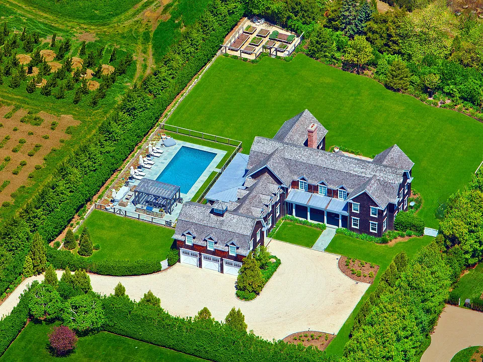 373 Mitchells Ln