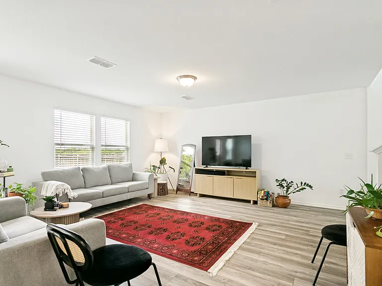 242 Lake Erie Dr — Photo 3