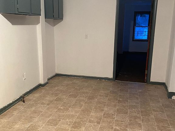 3rd image of 1376 E Delavan Ave