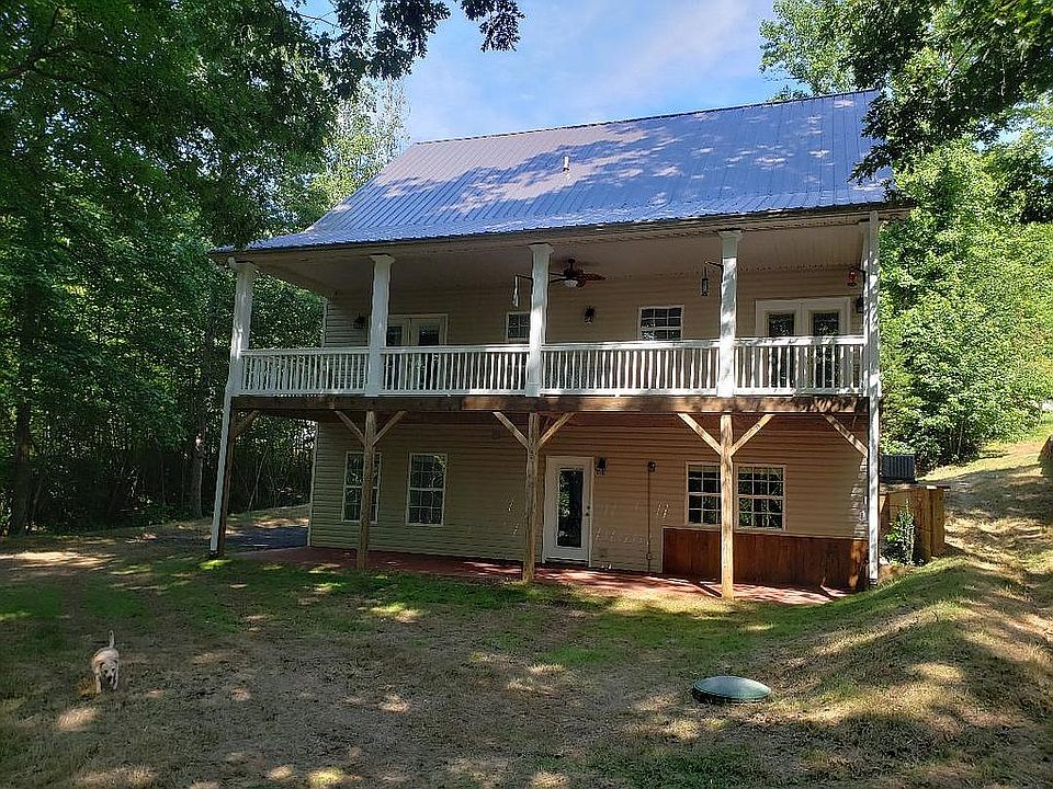 Front of House with view of 