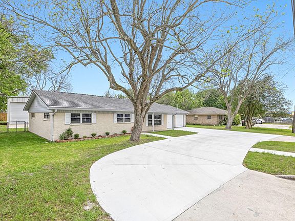 3rd image of 202 Massey Tompkins Rd