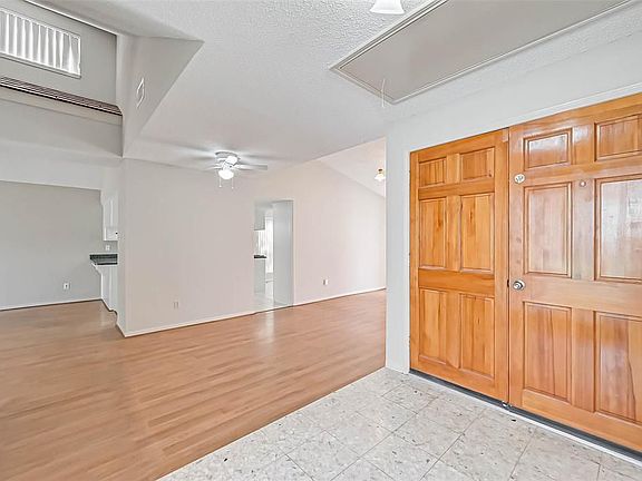 5th image of 2042 Hilton Head Dr