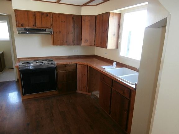 2nd image of 314 SE Brace St