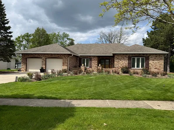 412 Stratford Ln, Willowbrook, IL 60527