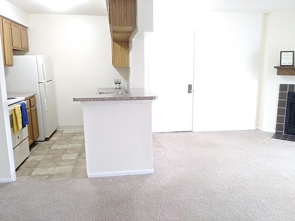 Kitchen/living room/dining area