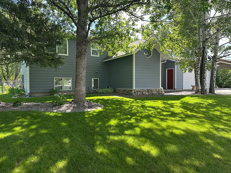 1030 Doane Rd — Photo 2