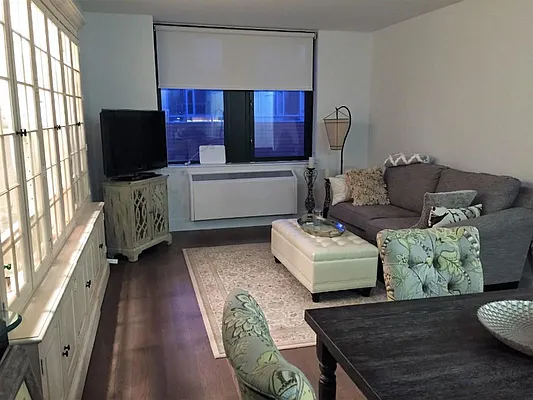 Rented by LL Real Estate Services | media 6