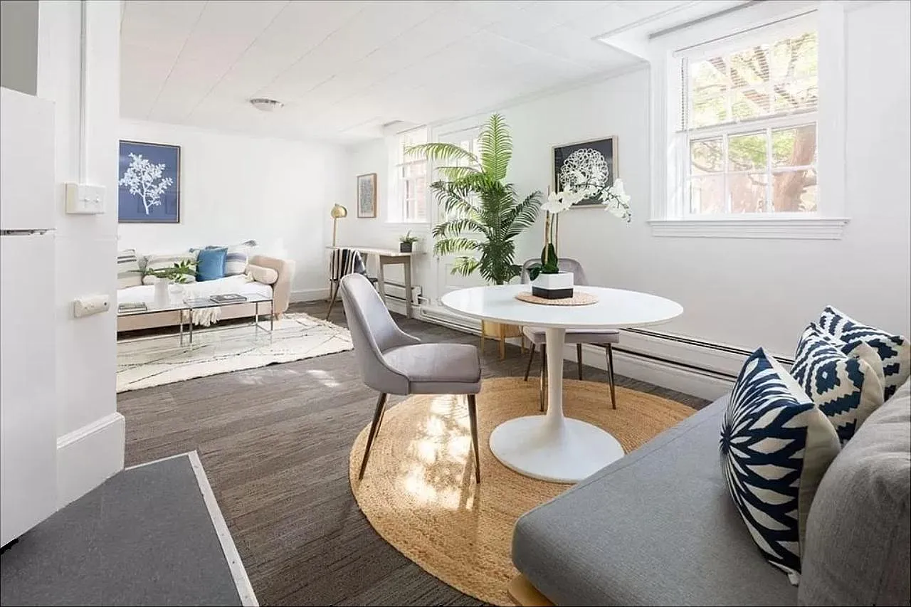 Studio, 369 sqft, $2,200 — Photo 1