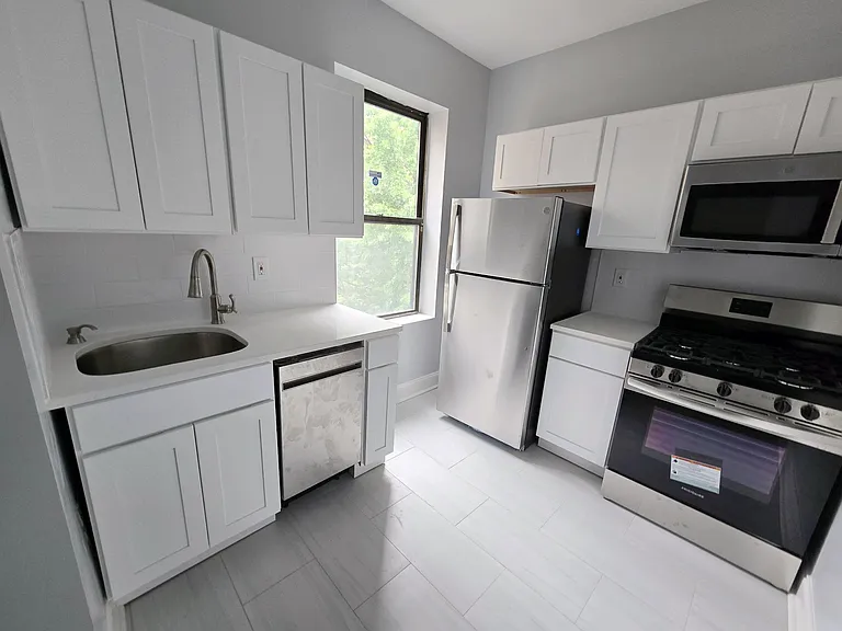 343 Fairmount Ave — Photo 2