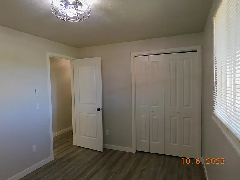 132 N Riverside Dr — Photo 17