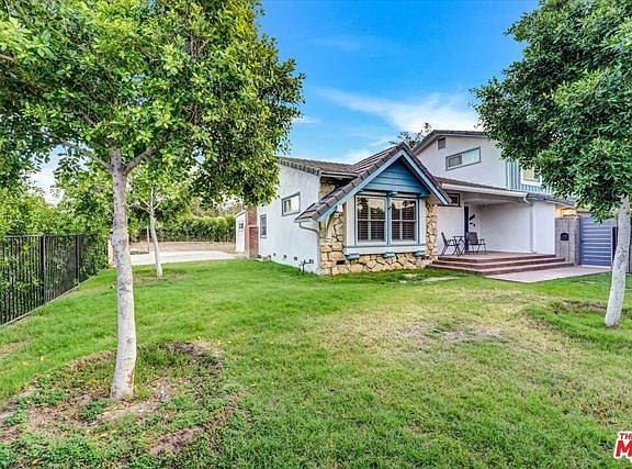4th image of 23700 Nadir St