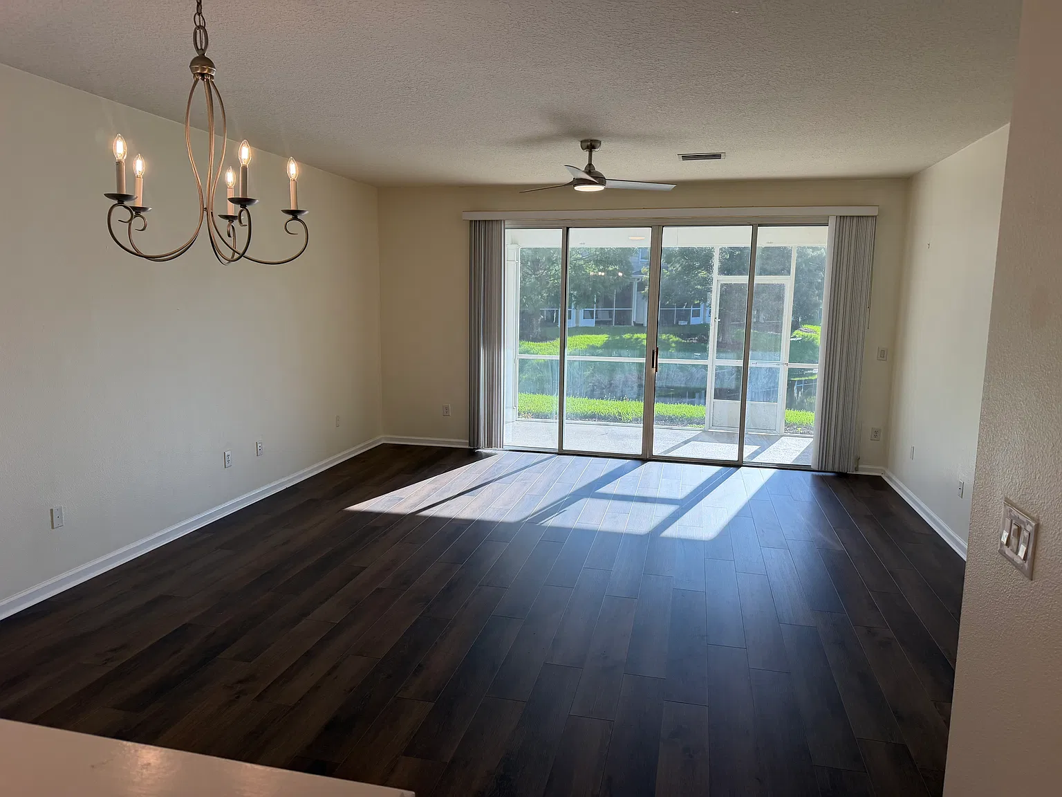 3 bed, 2.5 bath, 1684 sqft, $1,950 — Photo 4