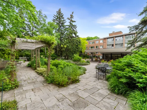 21 Dale Ave #442, Toronto, ON M4W 1K3
