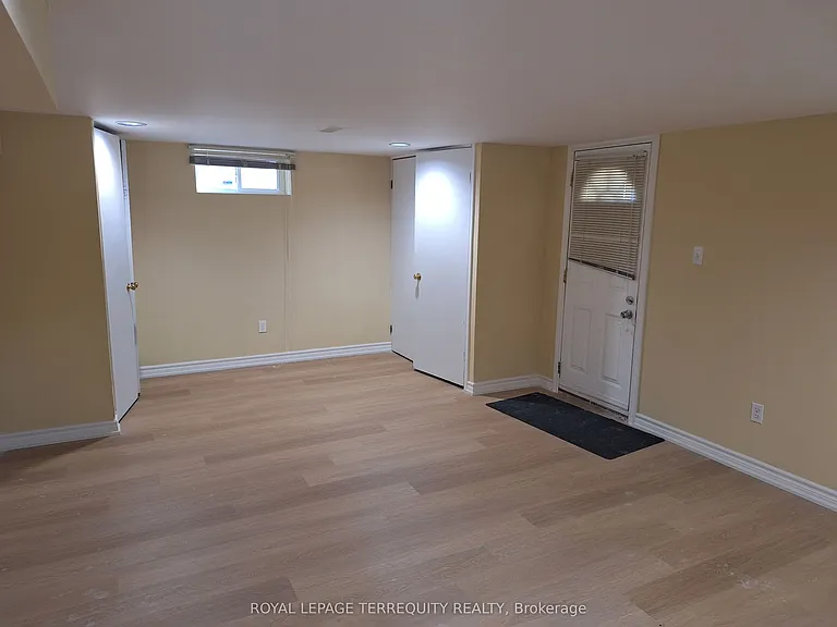 17 Compton Cres — Photo 14