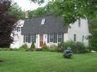 14 Oakland Rd, Falmouth, ME 04105